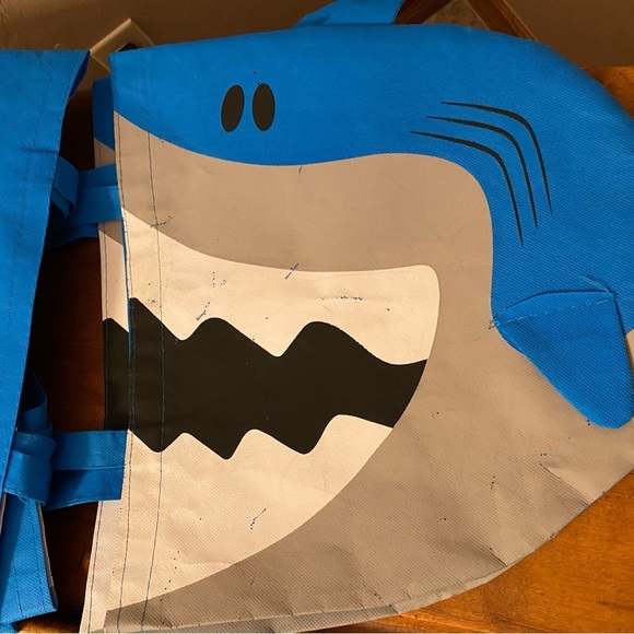 Shark Bags Treasure Hunting Lightweight Bags For Kids Lot Of 5
15 x 13” - Picture 6 of 7